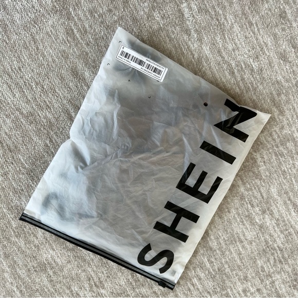 Draped Collar Ruched Tank Top - Picture 11 of 11